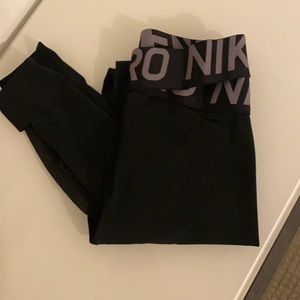 Nike set never worn. Size xs. Sold as is